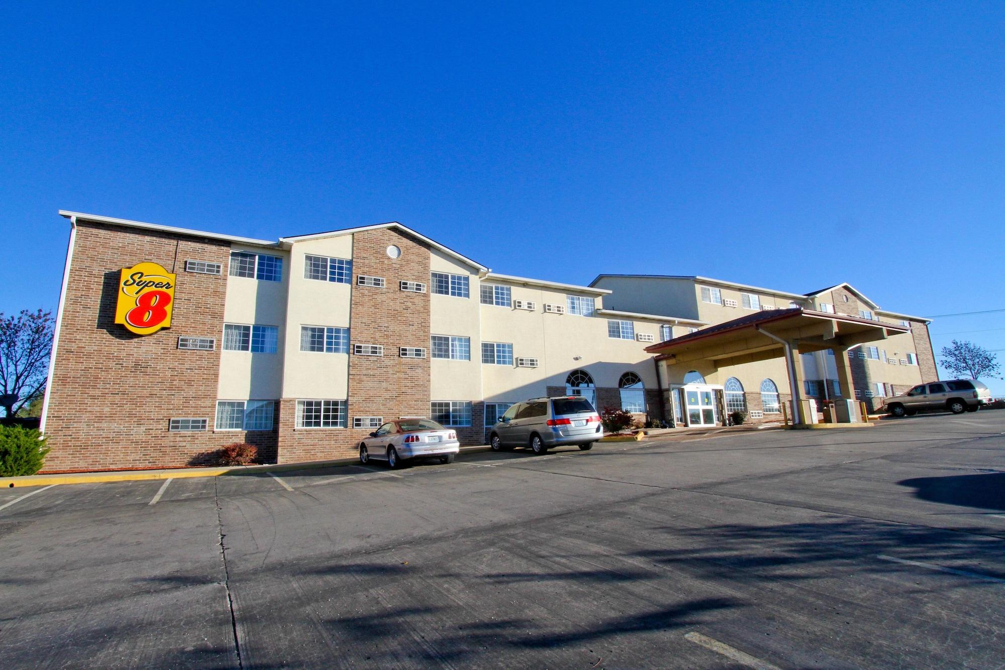 Super 8 By Wyndham Kansas City Exterior foto