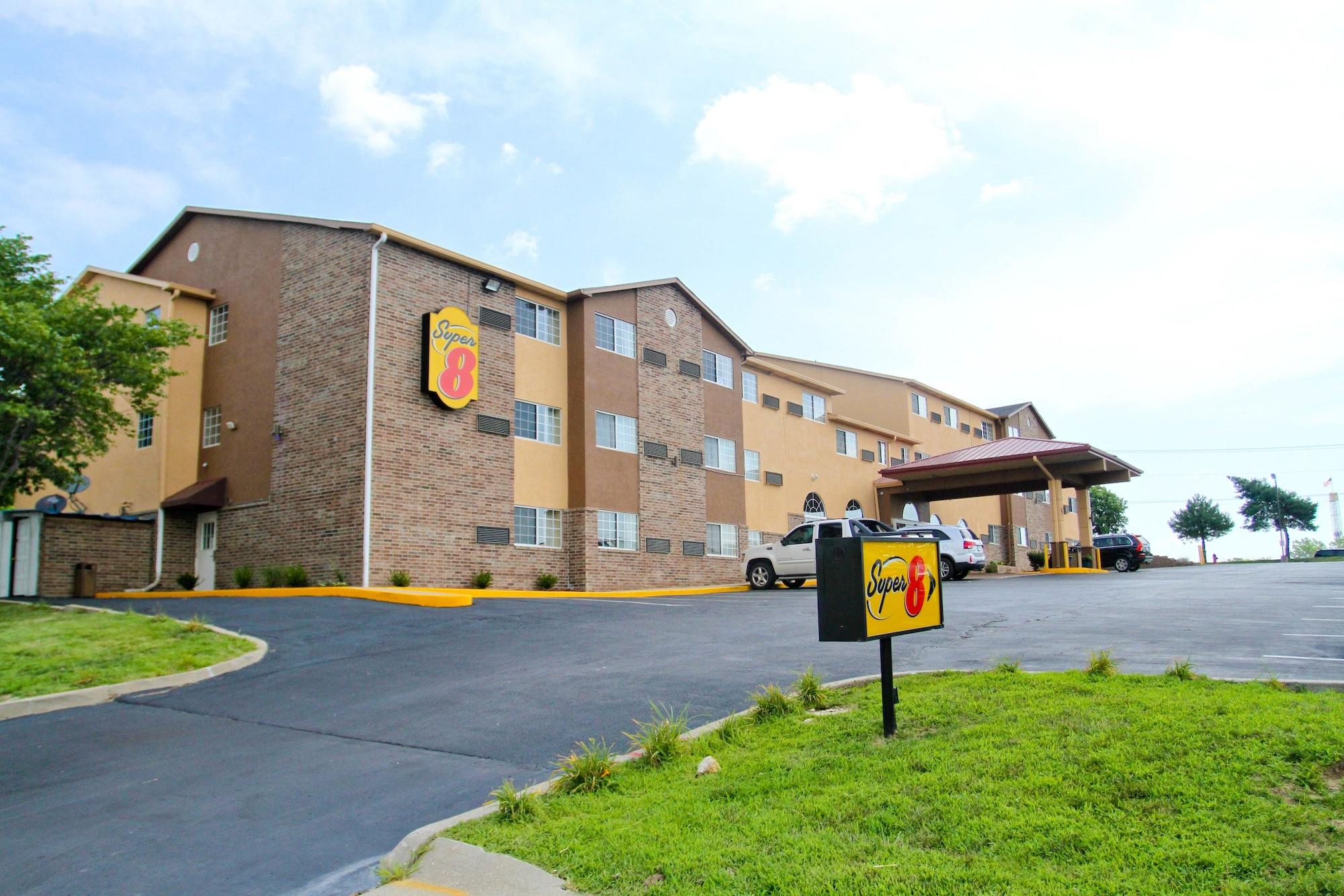 Super 8 By Wyndham Kansas City Exterior foto
