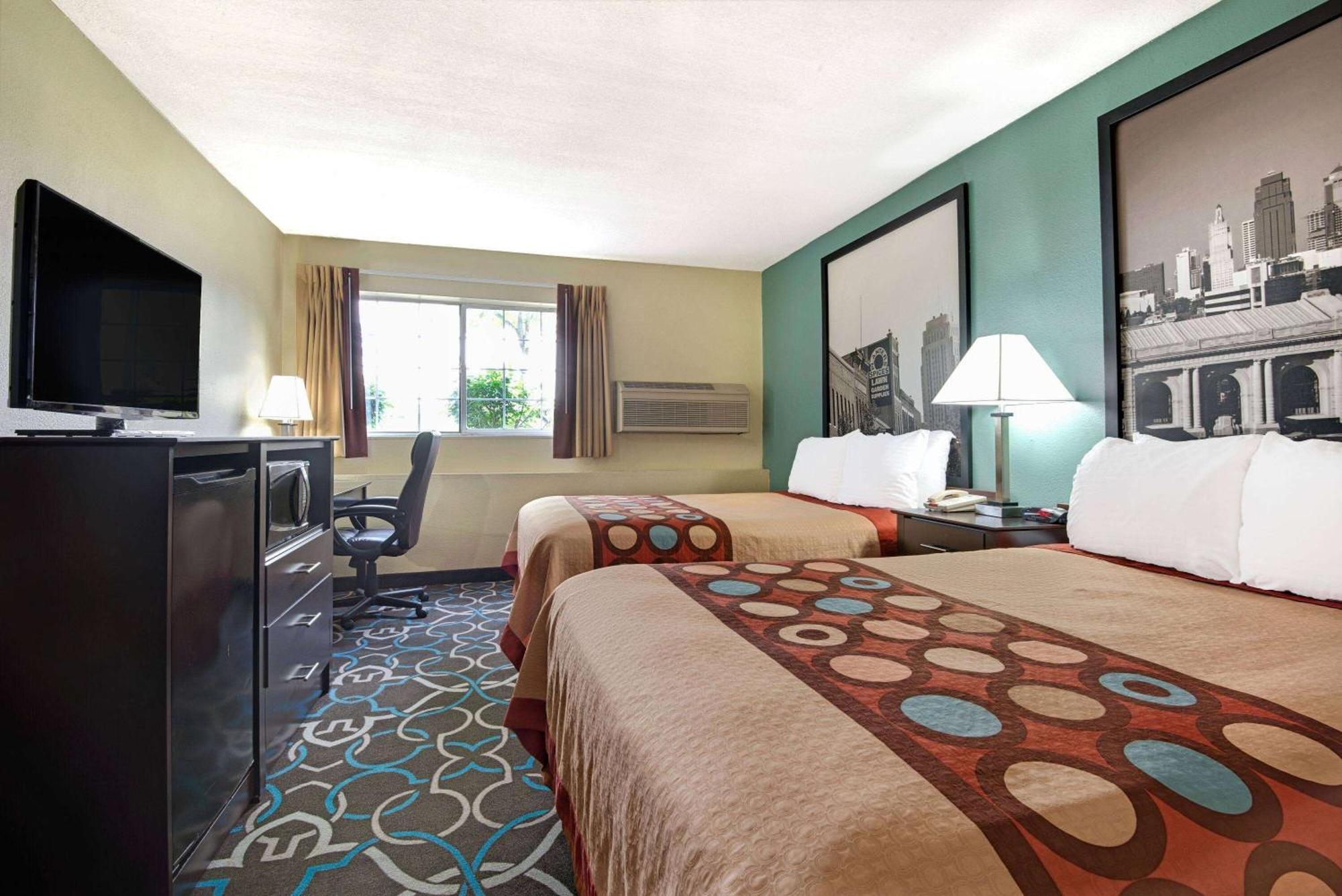 Super 8 By Wyndham Kansas City Exterior foto