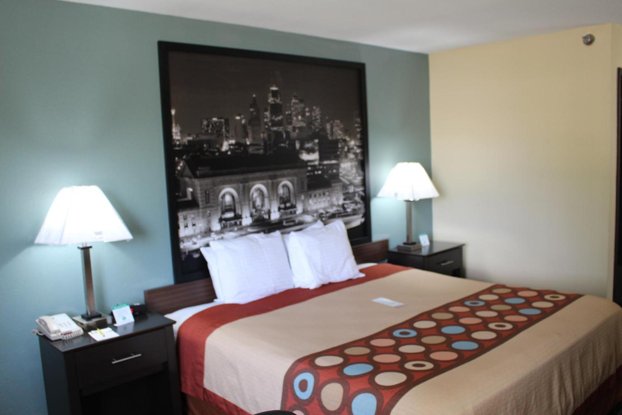 Super 8 By Wyndham Kansas City Habitación foto