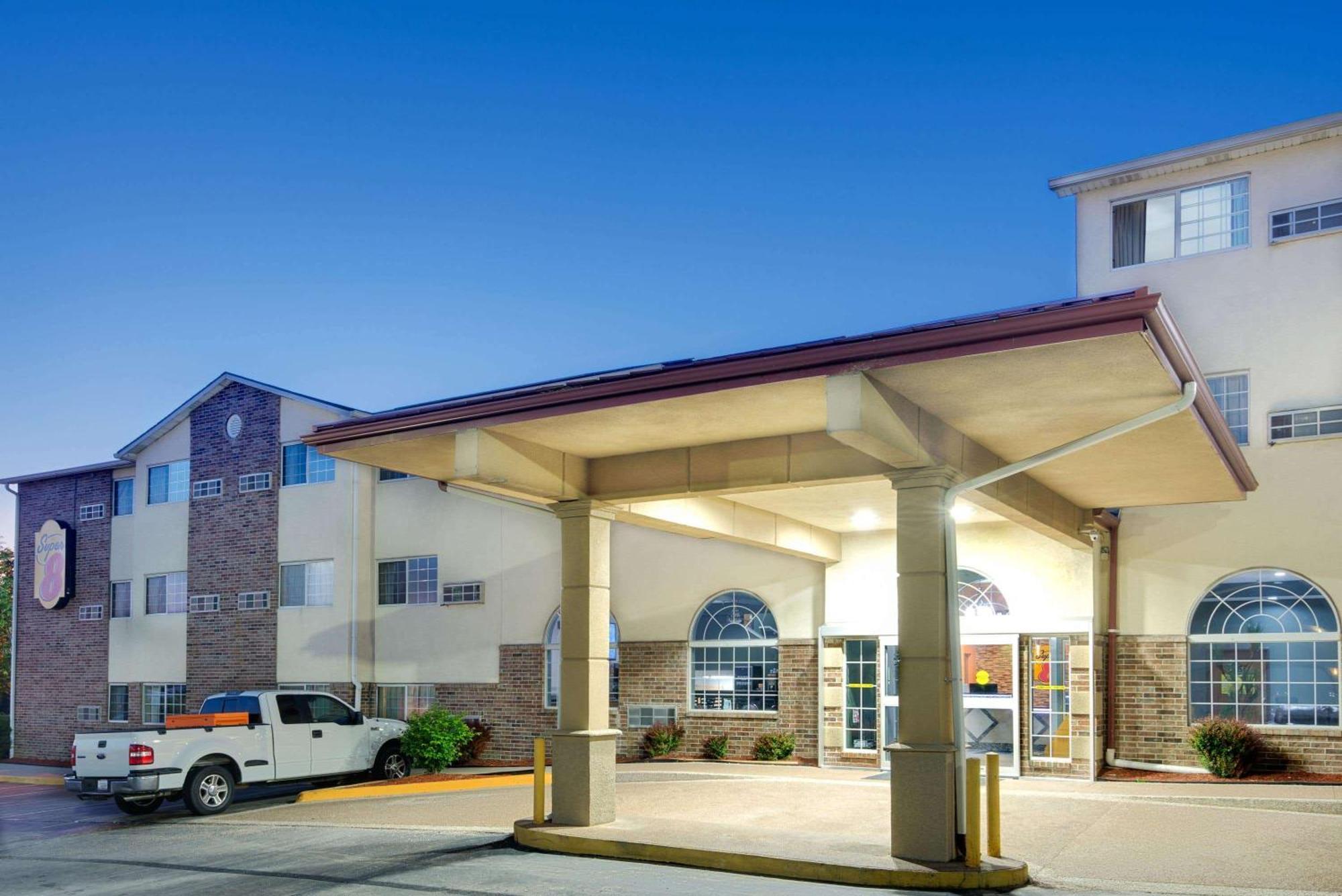Super 8 By Wyndham Kansas City Exterior foto