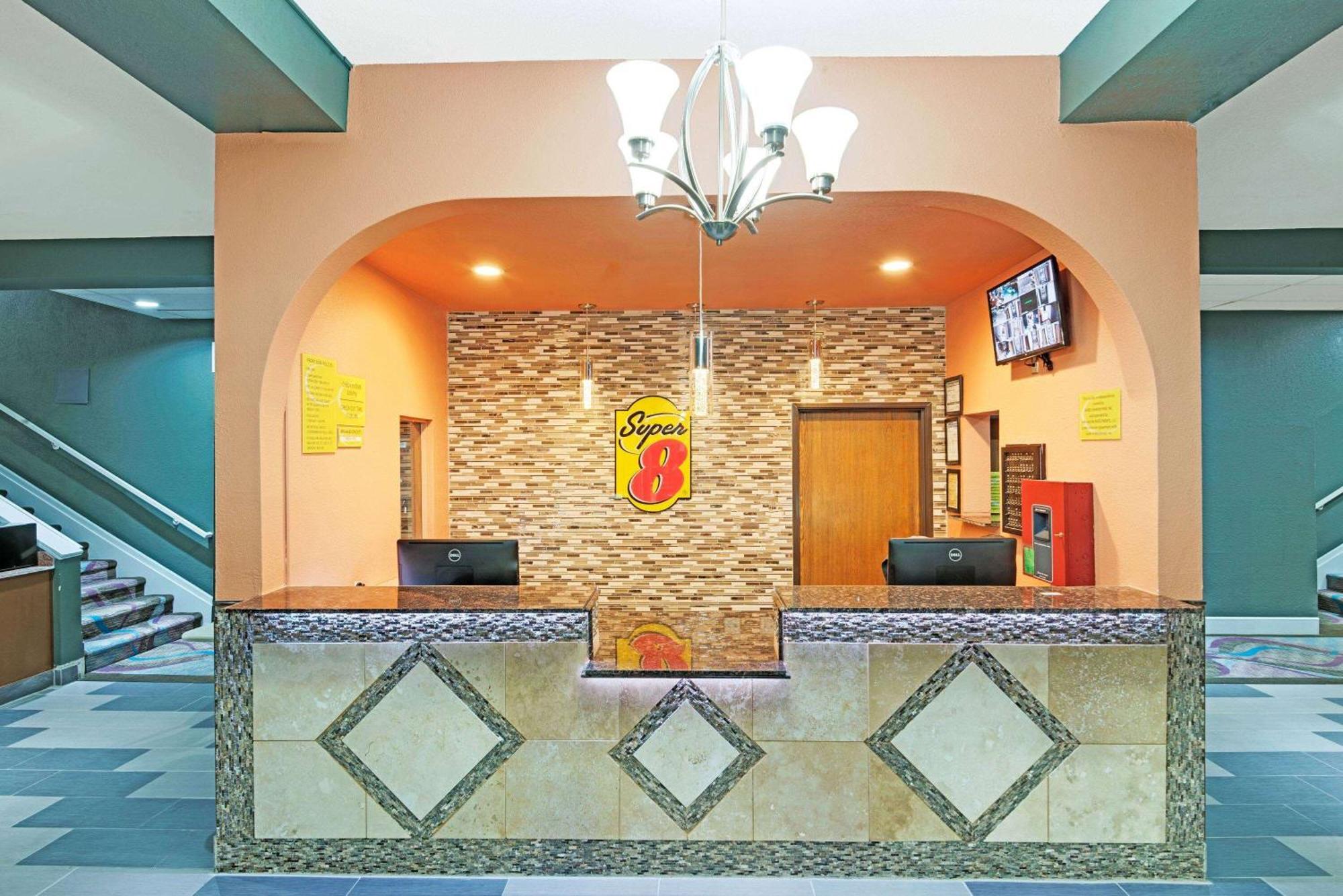 Super 8 By Wyndham Kansas City Exterior foto