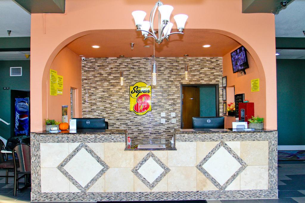 Super 8 By Wyndham Kansas City Exterior foto