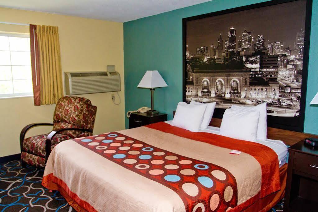 Super 8 By Wyndham Kansas City Exterior foto